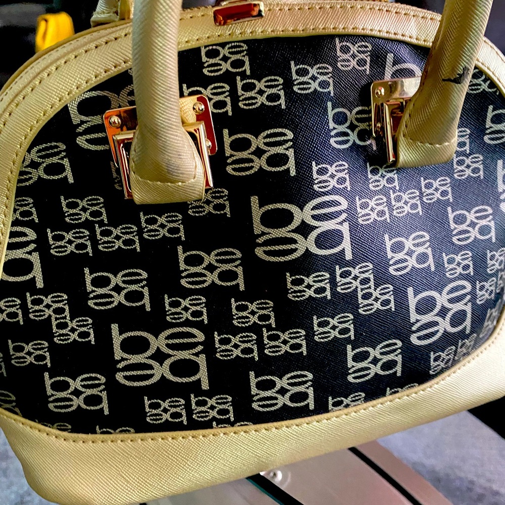 Signature Bebe Black & Gold Handbag Almost New 10” W 7 1/2” H‼️❤️🔥❤️🔥